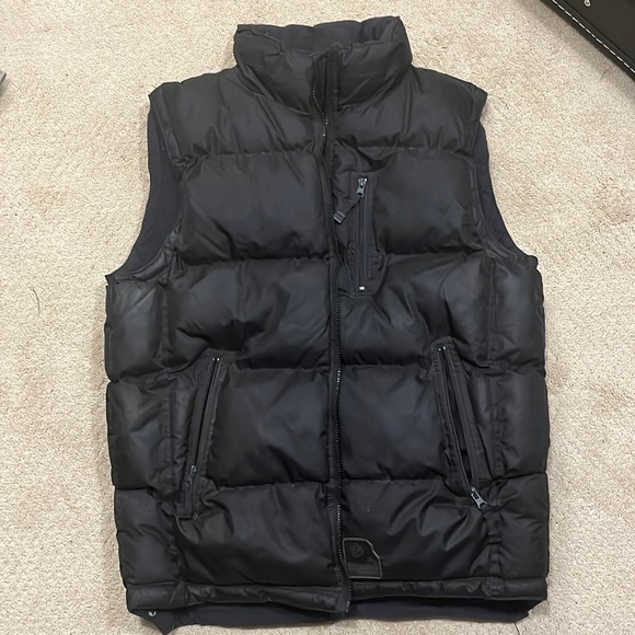 Great condition very warm and high quality vest - Picture 1 of 3